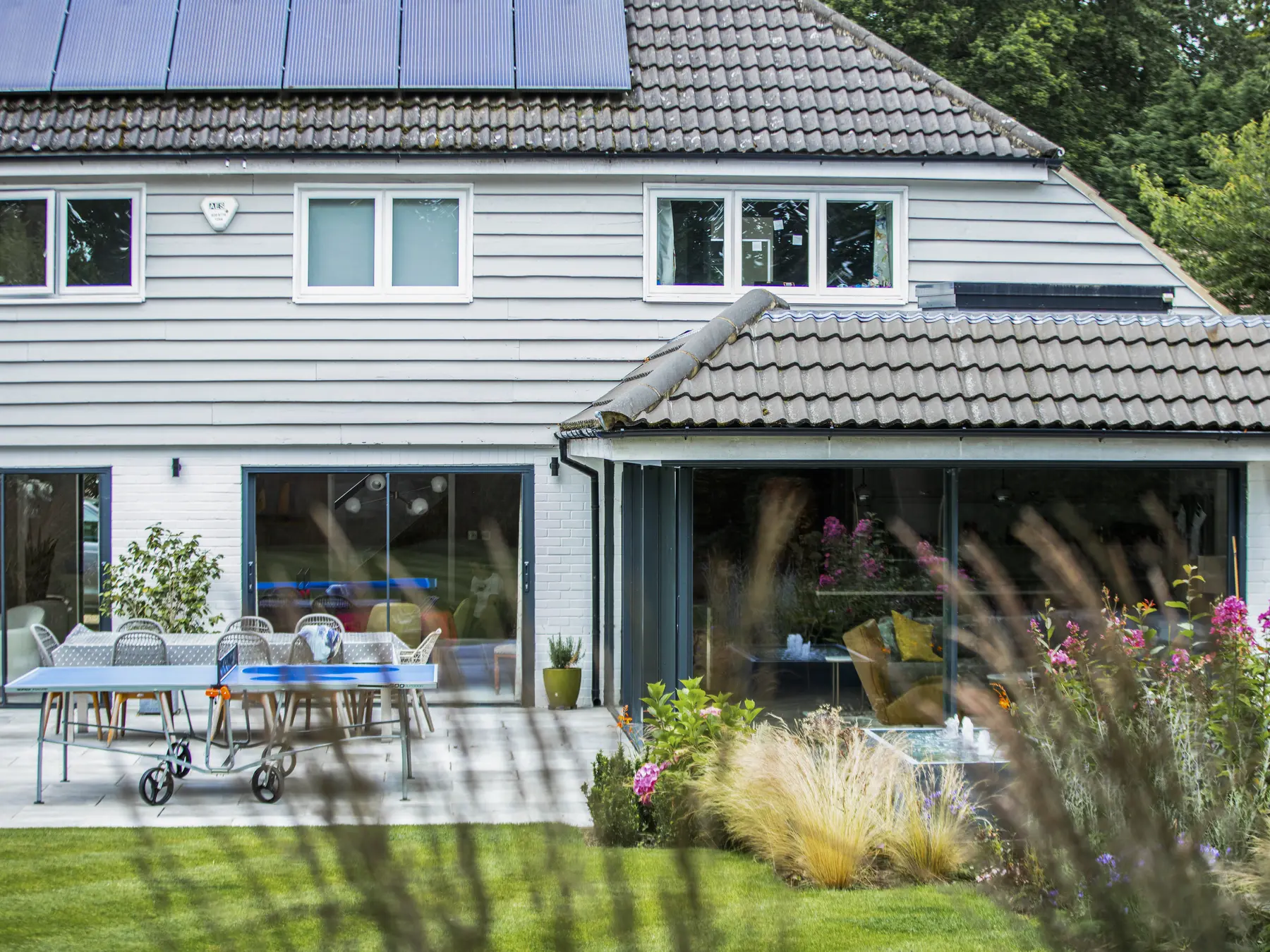 Rear of Panoramic House, Esher, with sliding glass across the garden elevation